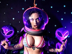 Любители, Большая жопа, Брюнетки, Мастурбация, Милф, Соло, Стриптизерша, Игрушки