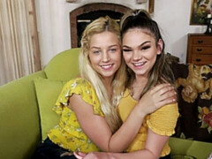 Блондинки, Пальцем, Поцелуи, Лесбиянка, Лизание, Стриптизерша, Молоденькие, Сиськи