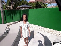 Grosse bite, Noire, Sucer une bite, Brunette brune, Branlette thaïlandaise, Interracial, Naturelle, Tatouage