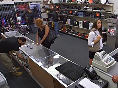 Big butt babe pawns her twat and ripped at the pawnshop