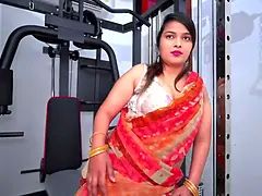 Chachi ki chut dekhi Gym me- desi Chachi workout in gym with Saree, Horny Chachi fucked in gym by bhatija in HINDI Audio.