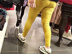 Shopper in shiny black opaque pantyhose