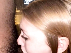 18 jaar, Enthousiasteling, Blond, Pijpbeurt, Diep in de keel, Hd, Interraciaal, Tiener