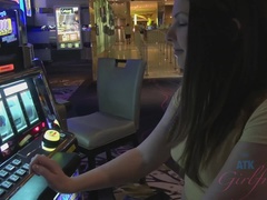 Amateur, Salle de bains, Brunette brune, Petite amie, Mamelons bombés, Chatte, Nénés, Vibromasseur