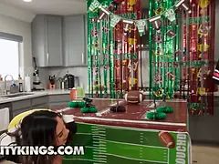 Gros cul, Gros seins, Sucer une bite, Femelle, Hd, Lesbienne, Nue, Jouets