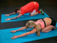 デカパイ, ブロンド, フェラチオ, バック, ジム, 手コキする, ハードコア, 淫乱熟女