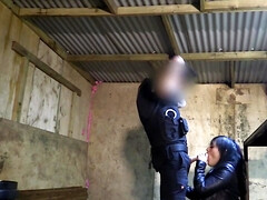 Grote mammen, Pijpbeurt, Bruinharig, Hondjeshouding, Sperma in gezicht, Handbeurt, Hd, Politie