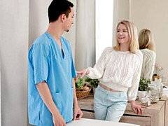 18 ans, Grosse bite, Blonde, Sucer une bite, Massage, Seins naturels, Adolescente, Nénés