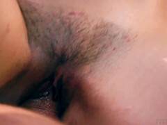 Brunette brune, Hard, Seins naturels, Chatte