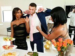 Enthousiasteling, Grote kont, Grote lul, Grote mammen, Pijpbeurt, Bruinharig, Moeder die ik wil neuken, Tatoeage