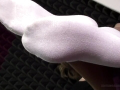 Mooi, Rondborstig, Schattig, Diep in de keel, Voeten fetish, Tepels, Alleen, Kousen