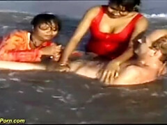 素人, ビーチ, イく瞬間, アウトドア, レトロ, 三人, 締まりの良い, ヴィンテージ