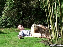 Plantureuse, Attrapée, Petite amie, Mamie, Mature, Maman, Public, Chevaucher