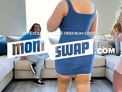 楽屋, ブロンド, 顔射, なめる, 義母, ストリップ, ティーン, ユニフォーム