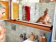 Grote mammen, Blond, Rondborstig, Masturbatie, Natuurlijke tieten, Russisch, Alleen, Tiener