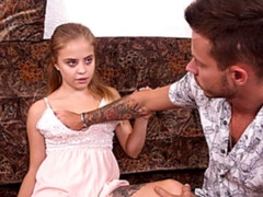 Grosse bite, Sucer une bite, En levrette, Seins naturels, Petite femme, Maigrichonne, Adolescente, Nénés