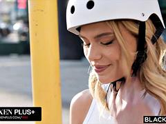 Большой член, Черные, Блондинки, Черненькие, Ласковые ручки, Межрасовый секс, Тату, Сиськи