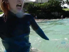 Sucer une bite, Éjaculation interne, Branlette thaïlandaise, Orgasme, De plein air, Petite femme, Public, Mouillée