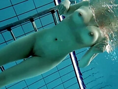 Bikini, Frau, Fetisch, Hd, Zierlich, Pool, Öffentlich, Jungendliche (18+)