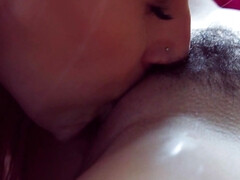 Grote mammen, Bruinharig, Vingeren, Hd, Lesbisch, Likken, Natuurlijke tieten, Buiten