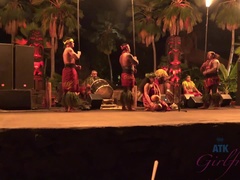 Enthousiasteling, Vingeren, Flashing, Vriendin, Harig, Orgasme, Buiten, Openbaar