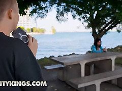 Grosser arsch, Kehlenfick, Hundestellung, Latina, Muschi, Realität, Tätowierung, Nass