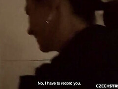 Leie, Blasen, Braunhaarige, Tschechisch, Milf, Pov, Öffentlich, Weibliche ejakulation