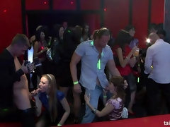 Dansant, Interracial, Lesbienne, Orgie, Fête, Satin, Echangistes, Mouillée