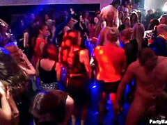 Grosse bite, Blonde, Brunette brune, Homme nu et filles habillées, Gorge profonde, Doigter, Mère que j'aimerais baiser, Fête