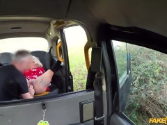 Anal, Culo, Rubia, Británico, Coche, Corridas faciales, Penetracion con puños, Al aire libre