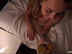 Amateur, Anal, Gros seins, Sucer une bite, Tir de sperme, Fétiche, Tatouage, Adolescente