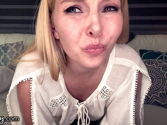 Kont, Bruinharig, Oudere vrouw, Gezichtzitten, Likken, Masturbatie, Moeder, Stiefmoeder