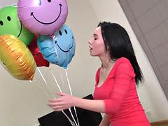 Lieveling, Grote mammen, Zwart, Bruinharig, Vingeren, Masturbatie, Alleen, Tieten likken