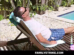 Mamada, Pareja, Primo, Orgasmo, Al aire libre, Piscina, Tabú, Adolescente