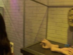 Amateur, Penetracion con dedos, Orgasmo, Al aire libre, Bragas, Pov, Público, Falda