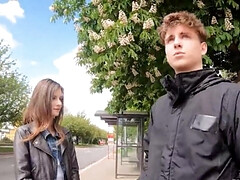 18 jahre, Braunhaarige, Gehörnter ehemann, Schwanz, Pov, Ablutschen, Jungendliche (18+), Titten