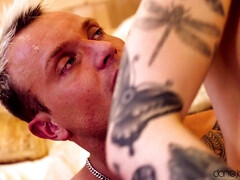 Slaapkamer, Grote mammen, Bruinharig, Sperma in mond, Man, Doordringend, Tatoeage, Tieten likken