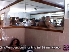 Leie, Grosse titten, Vollbusig, Lesbisch, Nackt, Im freien, Öffentlich, Titten