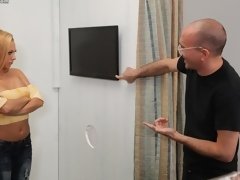 Kont, Grote lul, Grote mammen, Pijpbeurt, Hondjeshouding, Masturbatie, Geschoren, Strippen