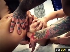 Mère que j'aimerais baiser, Mamelons, Suçant
