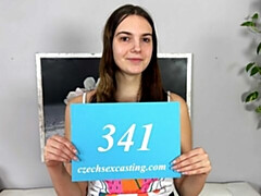 Gros cul, Grosse bite, Gros seins, Sucer une bite, Brunette brune, En levrette