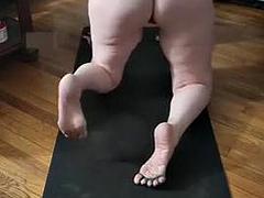 Hot MILF Does Naked Yoga You Can Jerkoff To!