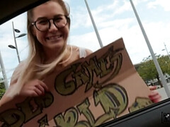Culo, Rubia, Mamada, Polla, Estilo perrito, Gafas, Público, Tetas
