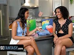 18 ans, Noire, Sucer une bite, Gorge profonde, Branlette thaïlandaise, Hd, Pov, Criant