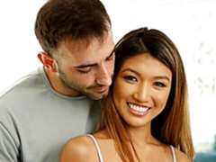 Chambre à dormir, Grosse bite, Sucer une bite, En levrette, Interracial, Seins naturels, Chatte, Nénés