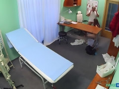 Enthousiasteling, Sperma shot, Arts, Sperma in gezicht, Likken, Verpleegster, Kut duiken, Uniformpje