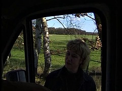 Gros seins, Blonde, Sucer une bite, Voiture, Européenne, Mamelons, Tatouage, Nénés