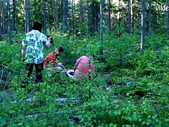 ぽちゃ, 気狂い, 乱交, アウトドア, 剃毛, スウェーデン人, 三人, オッパイの