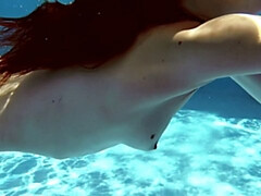 18 летние, Большая жопа, Брюнетки, Латиноамериканки, Бассейн, На публике, Молоденькие, Под водой
