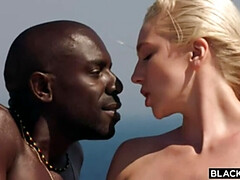 Grote kont, Grote mammen, Blond, Handbeurt, Hd, Interraciaal, Buiten, Tiener